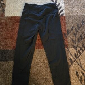 Victoria Secret "Knockout" capri leggings Size small